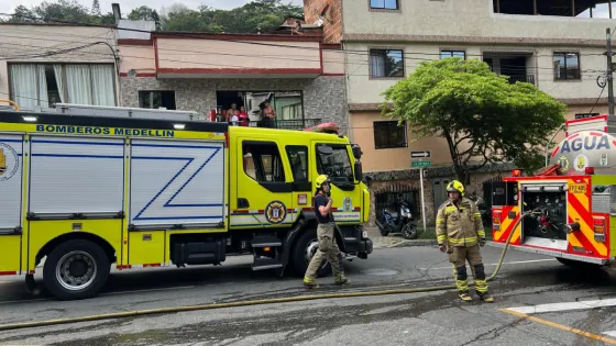 Incendio estructural en El Salvador fue controlado por los Bomberos de Medellín Incendio estructural en El Salvador fue controlado por los Bomberos de Medellín