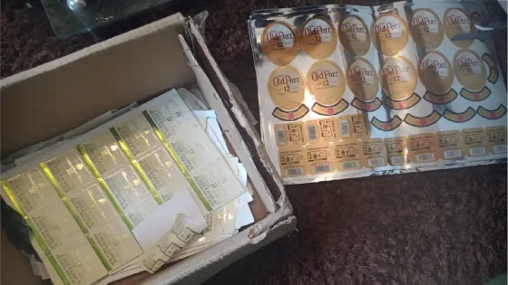 Insumos para falsificación de licor de marcas reconocidas. Insumos para fabricación de licor adulterado en Medellín.