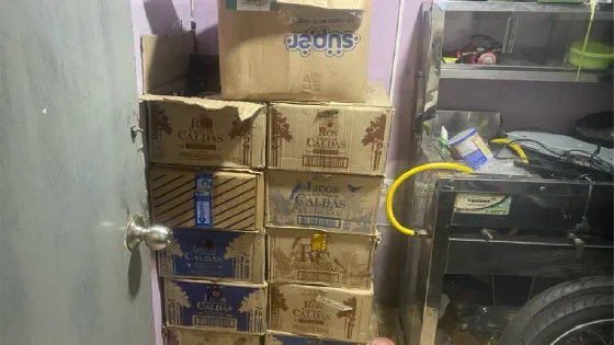 Insumos incautados para la fabricación ilegal de licor adulterado en Medellín Insumos incautados para la fabricación ilegal de licor adulterado en Medellín