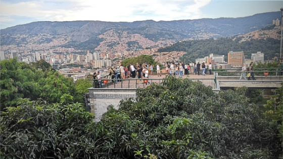 Personería de Medellín alerta sobre posible colapso del mirador en el Cerro Nutibara Personería de Medellín alerta sobre posible colapso del mirador en el Cerro Nutibara