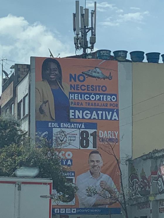 Candidata a edil hace campaña ironizando a Francia Márquez y su helicóptero