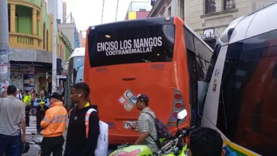 15 heridos dejó un accidente de tránsito en el Tranvía de Medellín 15 heridos dejó un accidente de tránsito en el Tranvía de Medellín