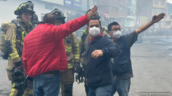 Fuerte incendió cerca del Hospital Meissen generó pánico en el sur de Bogotá Fuerte incendió cerca del Hospital Meissen generó pánico en el sur de Bogotá
