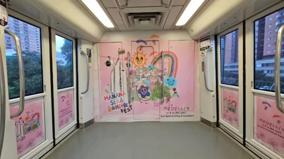 El Metro de Medellín tiene un tren brandeado con Karol G y su album "Mañana será Bonito" El Metro de Medellín tiene un tren brandeado con Karol G y su album "Mañana será Bonito"