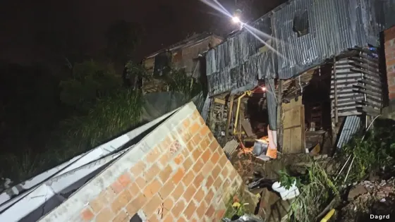 Dos personas lesionadas dejó el colapso de una vivienda en Medellín Dos personas lesionadas dejó el colapso de una vivienda en Medellín