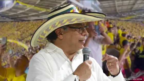 “Fuera Petro”, nuevamente abuchean al presidente durante partido de fútbol “Fuera Petro”, nuevamente abuchean al presidente durante partido de fútbol
