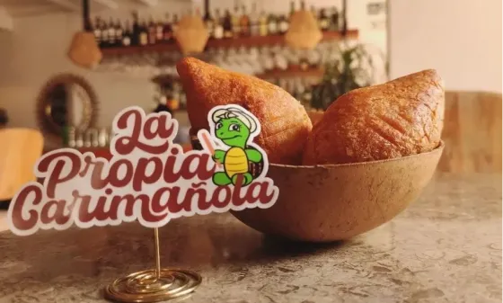 Fotografía del logo “La Propia Carimañola”. Cortesía Yenifer Tordecilla