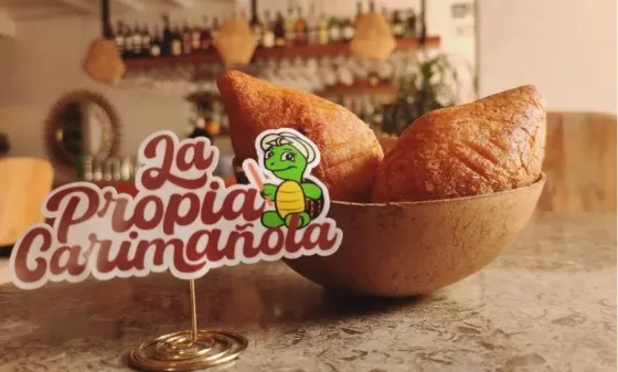 Fotografía del logo “La Propia Carimañola”. Cortesía Yenifer Tordecilla Fotografía del logo “La Propia Carimañola”. Cortesía Yenifer Tordecilla