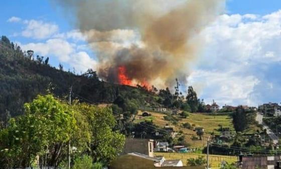 Continúa la emergencia en Sopó por incendio forestal