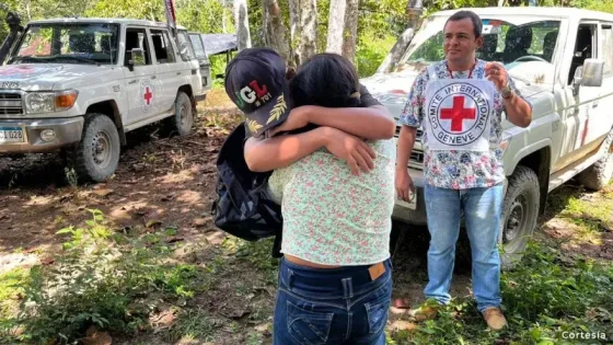 Cruz Roja entrega asistencia humanitaria en zona rural afectada por conflicto armado Cruz Roja entrega asistencia humanitaria en zona rural afectada por conflicto armado