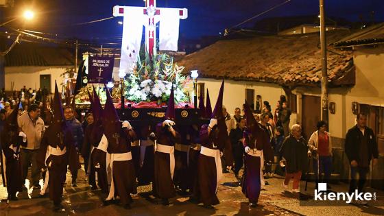 En el mundo son conocidos como capuchones, papones, penitentes, capuchinos, mozorros, carrapuchetas y  cofrades.