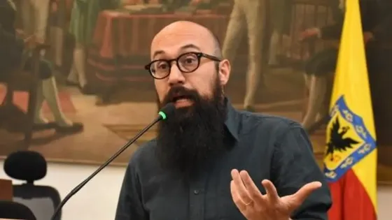 Juez ordenó a Carlos Carrillo reintegrar a Secretaría cercana a Olmedo López Juez ordenó a Carlos Carrillo reintegrar a Secretaría cercana a Olmedo López