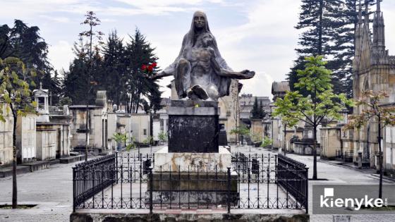 El sepulturero más antiguo del cementerio central