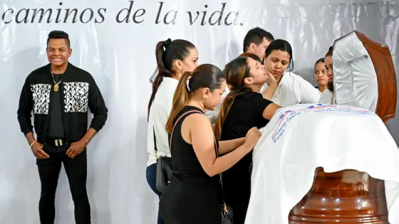Entre llanto y vallenato, Valledupar le da su último adiós a Omar Geles Entre llanto y vallenato, Valledupar le da su último adiós a Omar Geles