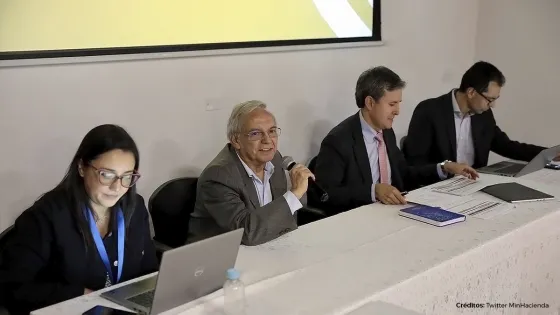 Abren proceso contra el Ministro de Hacienda por denominados 'pagos dobles' Abren proceso contra el Ministro de Hacienda por denominados 'pagos dobles'