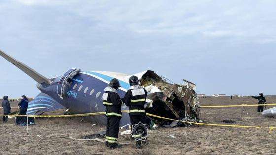 Avión de pasajeros se estrella en Kazajistán Avión de pasajeros se estrella en Kazajistán