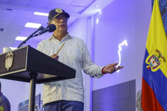 Petro carga otra vez contra el Gobierno británico por exigir visa a colombianos Petro carga otra vez contra el Gobierno británico por exigir visa a colombianos