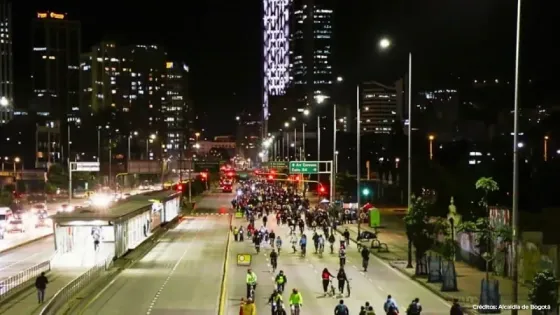 Caos vehicular por Ciclovía Nocturna en Bogotá Caos vehicular por Ciclovía Nocturna en Bogotá