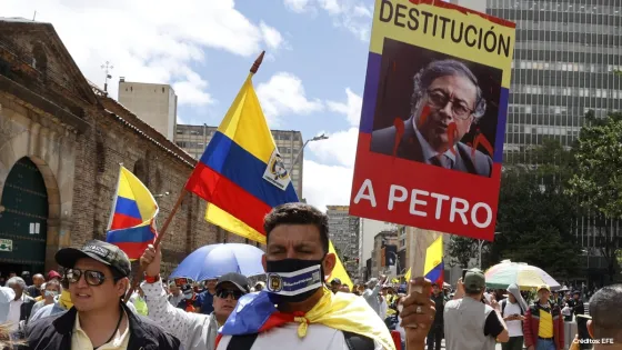 Marchas-contra-Petro Marchas-contra-Petro