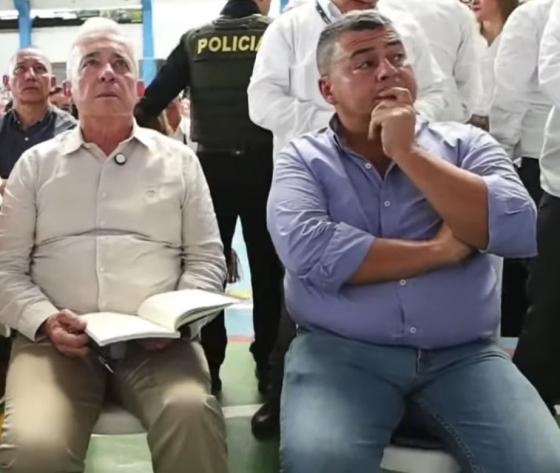 Uribe-defiende-a-Calzones