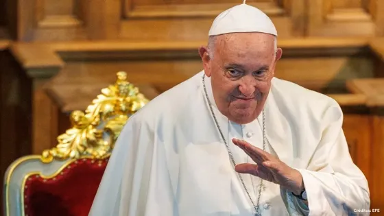 Papa Francisco se encuentra estable y de buen humor
