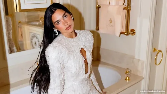 Dua Lipa uñas polka dots Dua Lipa