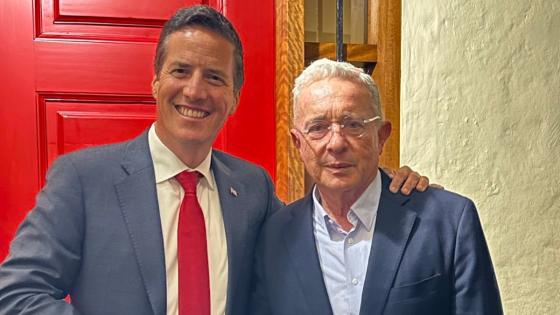 Bernie Moreno y Álvaro Uribe.