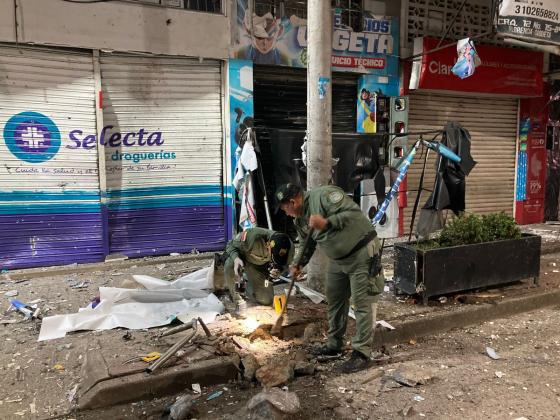 Fuerte explosión frente a droguería en Caquetá. Fuerte explosión frente a droguería en Caquetá.