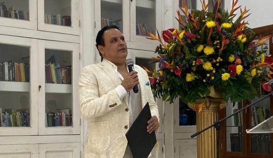 Boris García condecorado por la Universidad de Cartagena