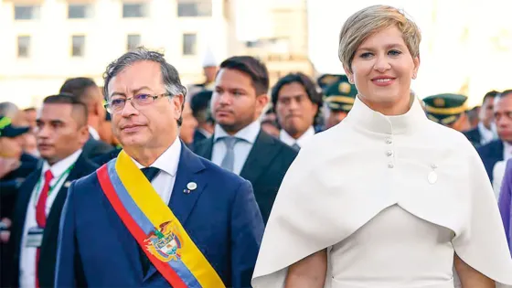 Gustavo Petro, presidente de Colombia; y Verónica Alcocer, primera dama de la Nación.