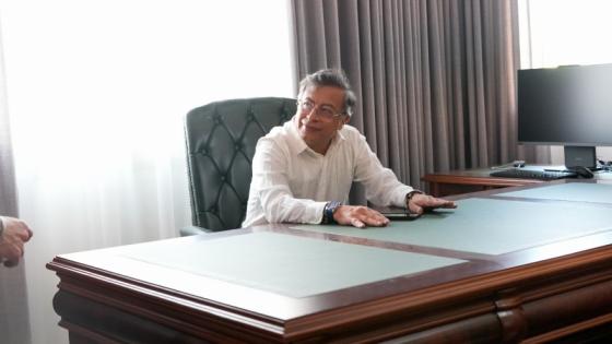 Petro responde a versiones sobre negativa de combustible en España