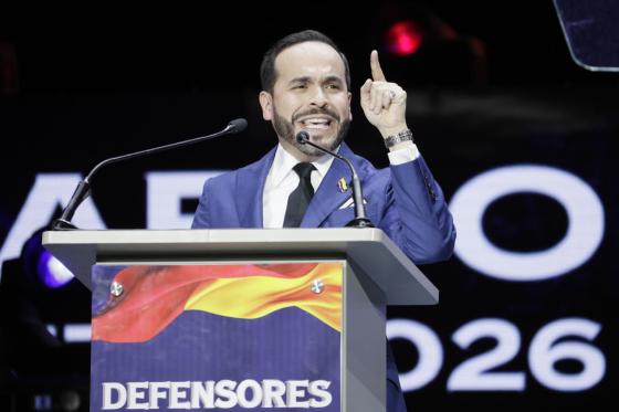 El precandidato a la presidencia de Colombia, Abelardo De La Espriella, habla durante la Gran Convención de Defensores de la Patria este lunes, en Bogotá