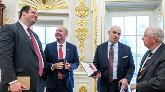 Foto de la Casa Blanca donde se ve a los presidentes Gustavo Petro y Nicolás Maduro.