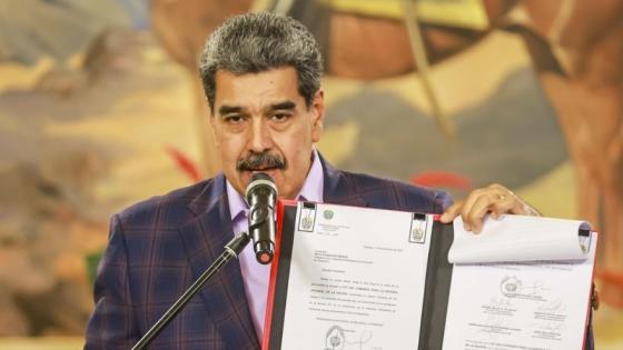 Maduro firmó la Ley del Comando para la Defensa Integral en respuesta a la presencia militar estadounidense en el Caribe.