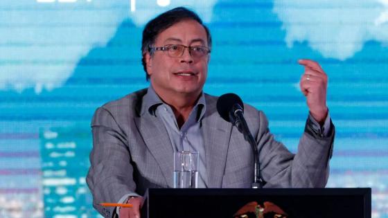 En plena polémica por los aviones Gripen, Petro pidió a la UIAF publicar toda su vida financiera.