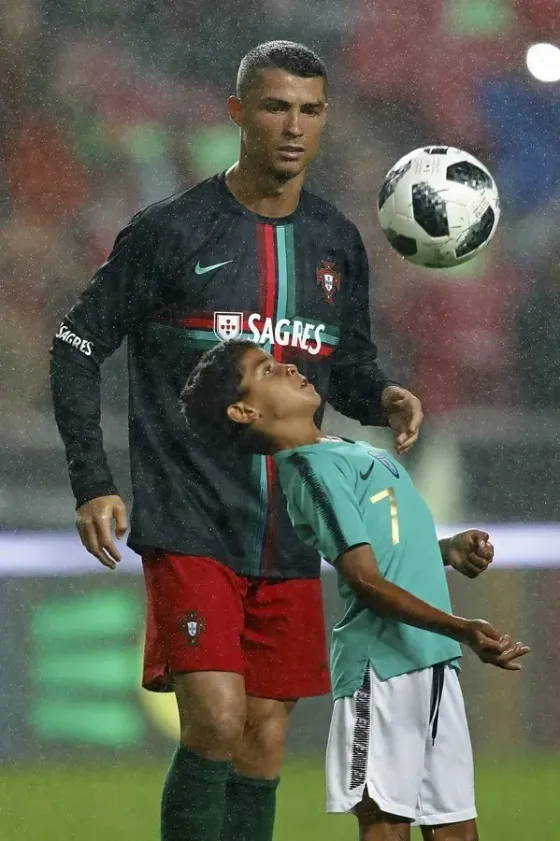 Cristiano Ronaldo y su hijo Jr Cristiano Ronaldo y su hijo Jr