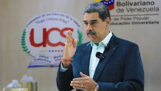 Fotografía cedida por el Palacio de Miraflores del presidente de Venezuela, Nicolás Maduro, hablando durante su programa 'Con Maduro +' este lunes, en Caracas (Venezuela). 