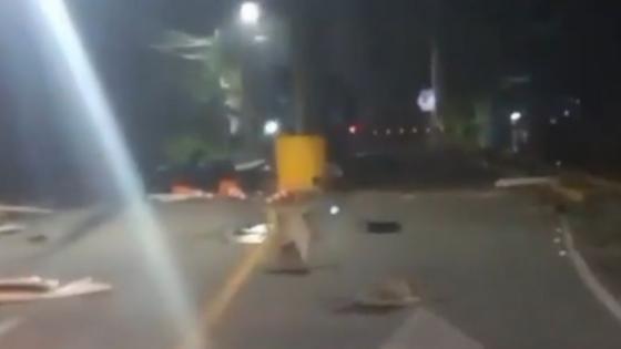 Un peaje fue destruido en Girardota tras un ataque con explosivos atribuido al ELN. 