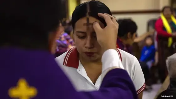 La Iglesia católica inicia la Cuaresma con el Miércoles de Ceniza. 