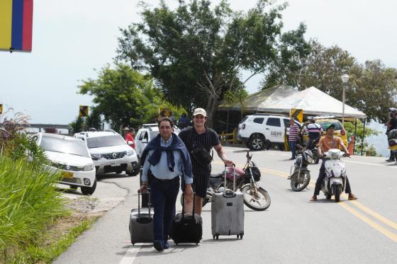 Bloqueos en Santander afecta a viajeros. 