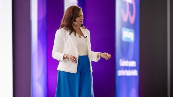 La víctima del conflicto armado que triunfa como conferencista internacional