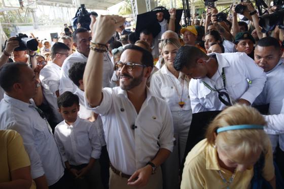 Abelardo De La Espriella votando en Barranquilla. 