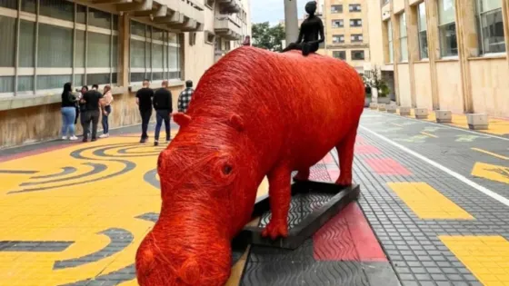 ¿Por qué instalaron una escultura de un hipopótamo en Bogotá?