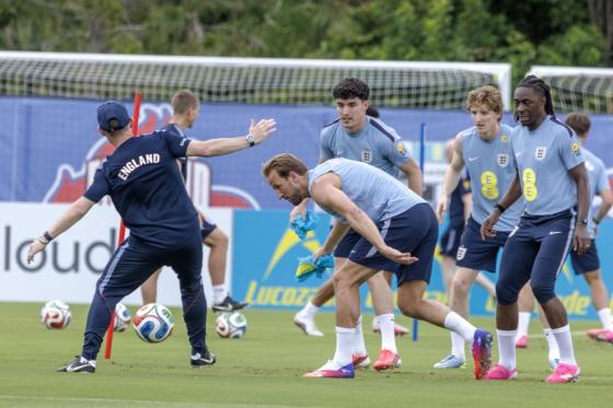 Policía recupera objetos robados a la Selección de Inglaterra en Estados Unidos. 