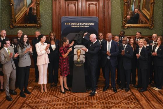 Encuentro de la presidenta de México con el presidente de la FIFA previo al Mundial 2026.