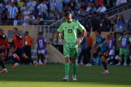 'Dibu' Martínez pone en duda su continuidad en Selección Argentina tras derrota con España