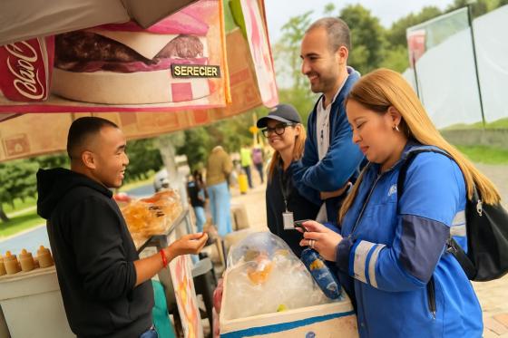 Vendedores informales trabajando en Bogotá