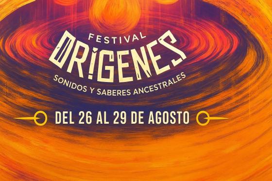 Gente disfrutando de música indígena en Bogotá