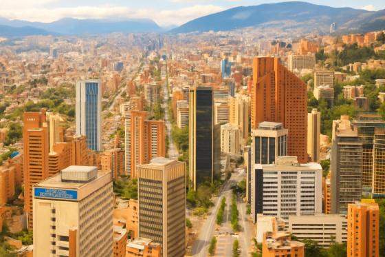 Imagen meteorológica de Bogotá mostrando condiciones de lluvia y sol
