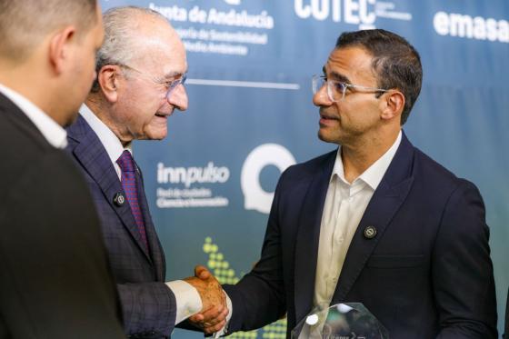 Los alcaldes Francisco de la Torre y Hugo Kerguelén durante el encuentro en Málaga, España